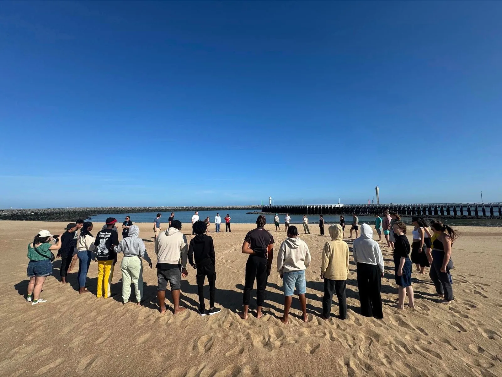Échange européen au bord de la mer